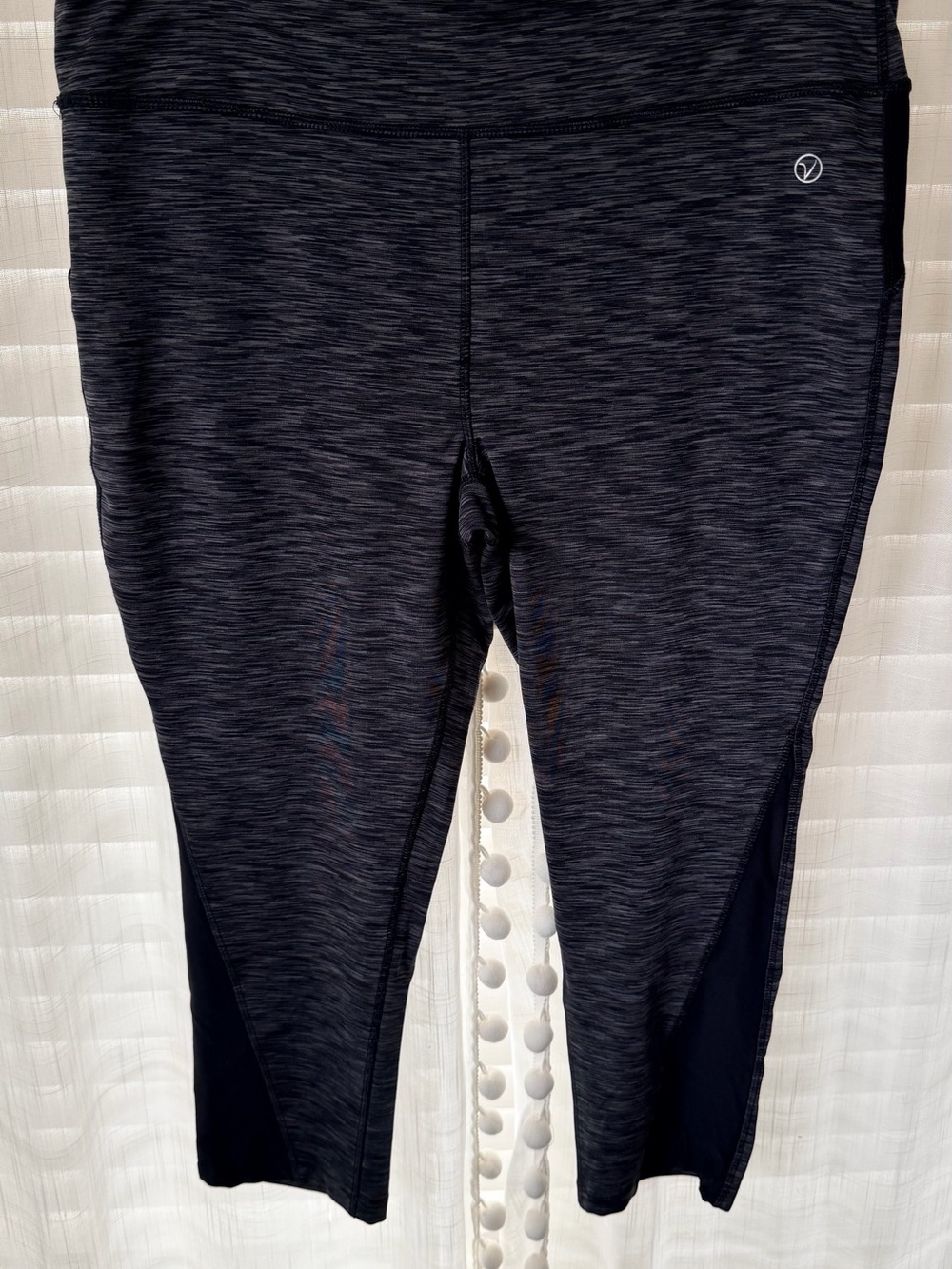 VOGO Athletica women’s ' Black Space-Dye Capri Leggings
